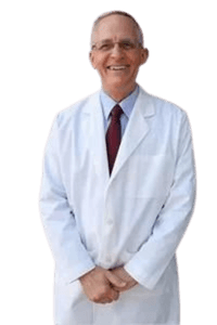 Uśmiechniety doktor medycyny Dr William Hennen