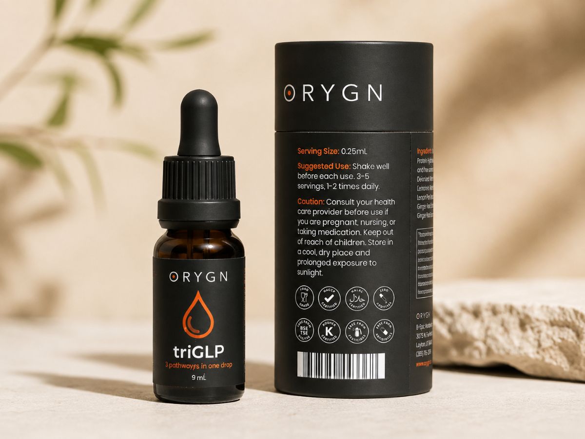 ORYGN triGLP – conjunto de producto con botella, caja y empaque sobre un fondo claro